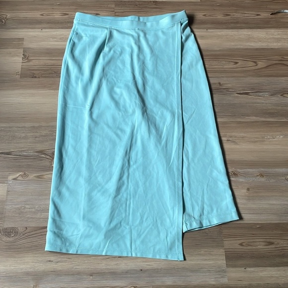 Betabrand Sassiest Skirted Pants Size M Pull On Crop Midi Stretch Robin egg blue - Picture 5 of 14